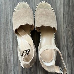 Cream/tan wedges